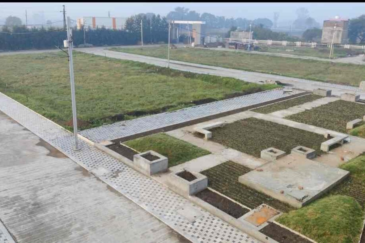 PLOT FOR SALE