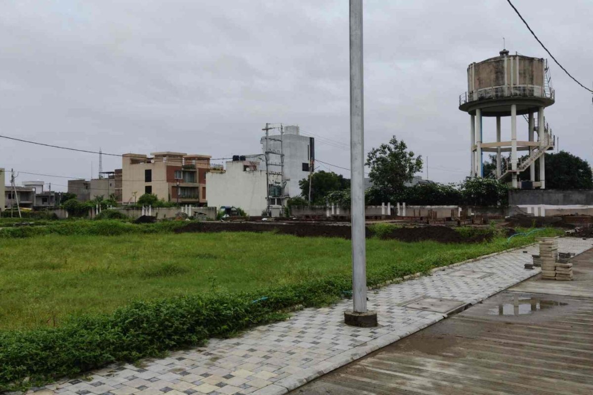 PLOT FOR SALE