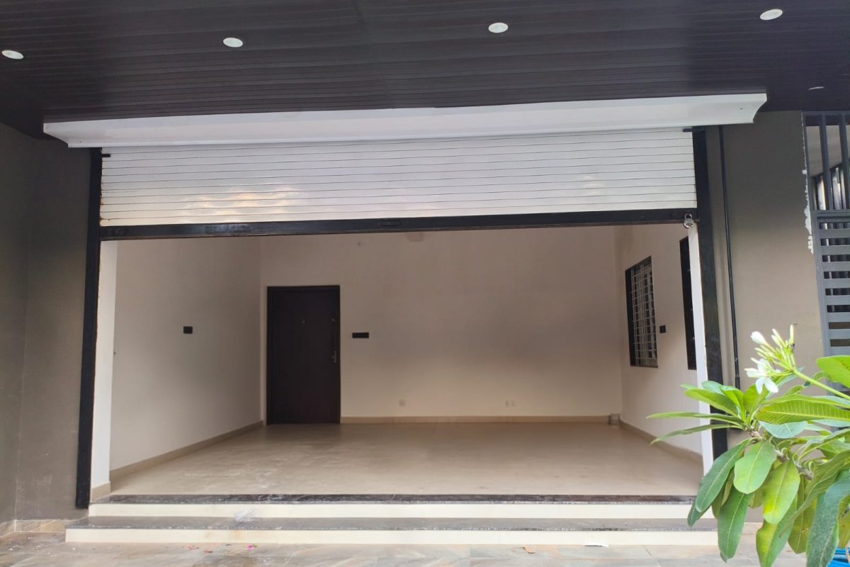 Prime showroom for rent